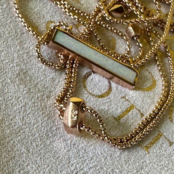 KENDRA SCOTT | Mackenzie Pendant Necklace in Rose Gold with Opal - Picture 5 of 13